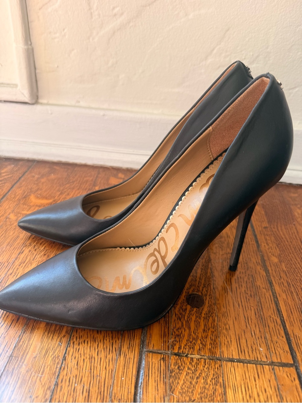 Classic Black Pointed-Toe Stiletto Pumps - Picture 2 of 6
